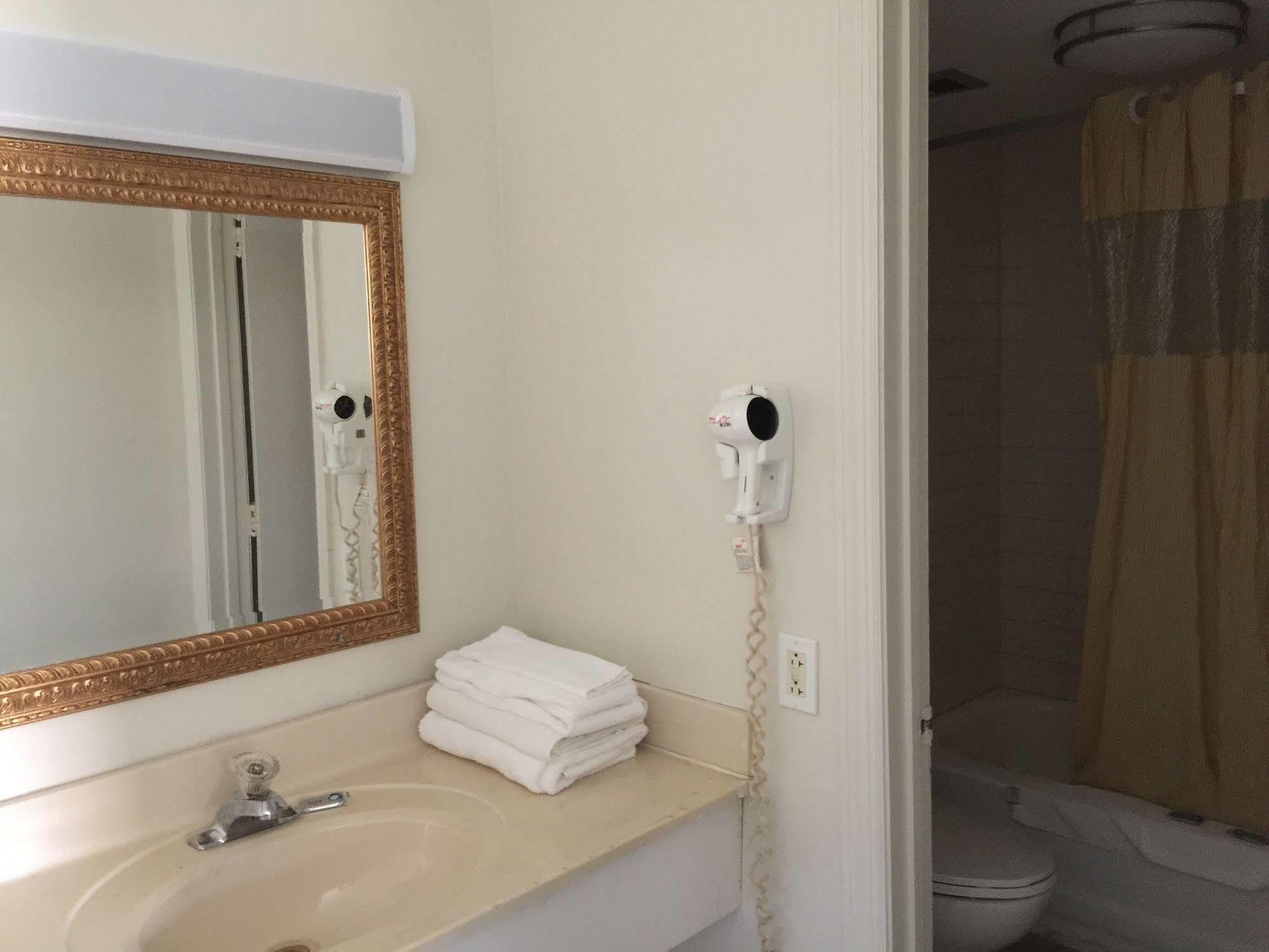 Red Carpet Inn & Suites - Danville Εξωτερικό φωτογραφία