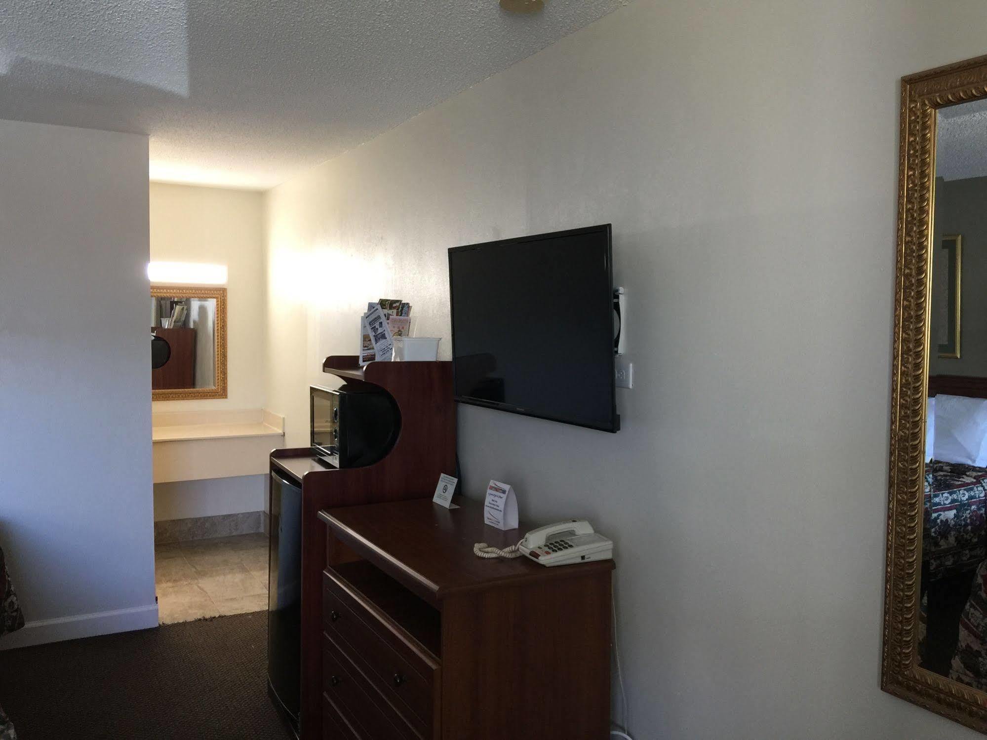 Red Carpet Inn & Suites - Danville Εξωτερικό φωτογραφία