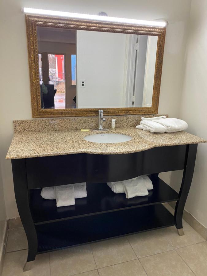 Red Carpet Inn & Suites - Danville Εξωτερικό φωτογραφία